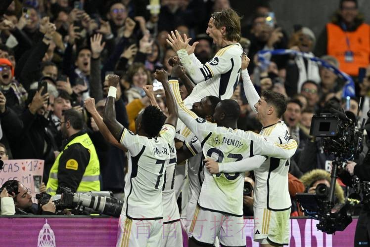 跟队:安帅邀请魔笛加入教练组 但球员希望继续踢球 跟队:安帅邀请魔笛加入教练组 但球员希望继续踢球